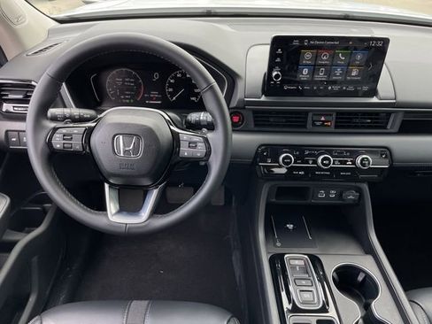 Used 2025 Honda Pilot Touring image 12