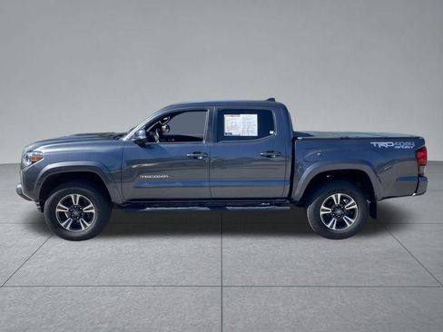 Used 2019 Toyota Tacoma TRD Sport AWD/4WD image 4