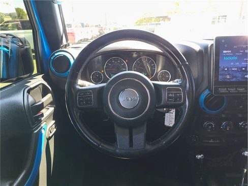 Used 2016 Jeep Wrangler Unlimited Sahara w/ Connectivity Group AWD/4WD image 6
