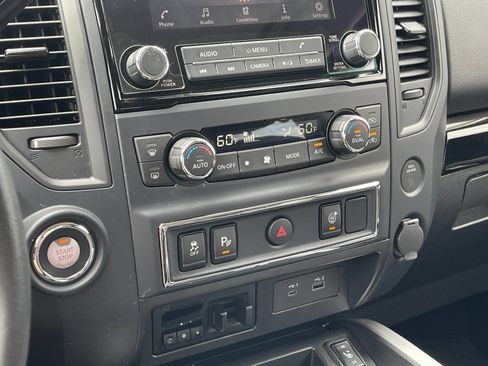 Used 2023 Nissan Titan SV w/ SV Convenience Package RWD image 21