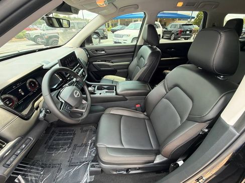 Used 2026 Nissan Pathfinder SL FWD image 33