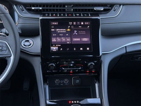 New 2025 Jeep Grand Cherokee L Altitude image 14