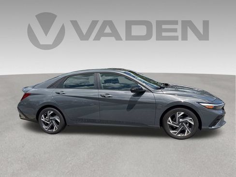 Used 2025 Hyundai Elantra Sport FWD image 22