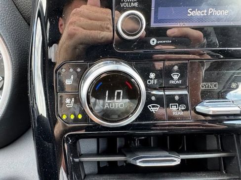 Used 2022 Toyota Highlander Limited AWD/4WD image 24