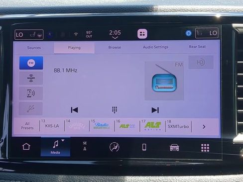 Used 2021 Chrysler Pacifica Touring-L w/ Uconnect Theater Family Group FWD image 22