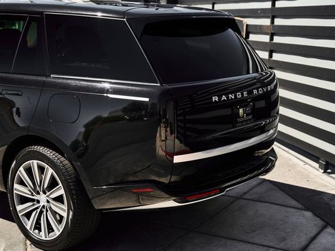 Used 2025 Land Rover Range Rover Autobiography AWD/4WD image 11