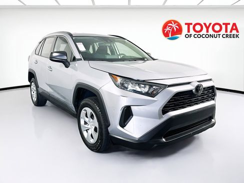 Used 2021 Toyota RAV4 LE FWD image 1