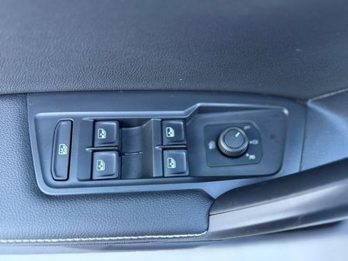 Used 2023 Volkswagen Tiguan S image 9