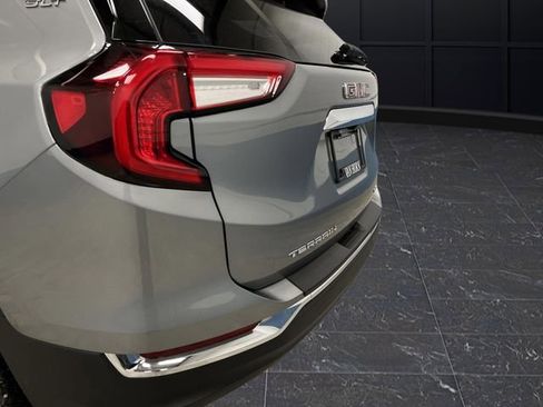 Used 2023 GMC Terrain SLT image 32