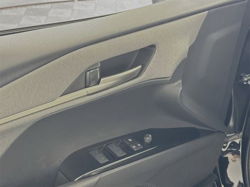 Used 2025 Toyota Camry LE w/ Convenience Package image 13