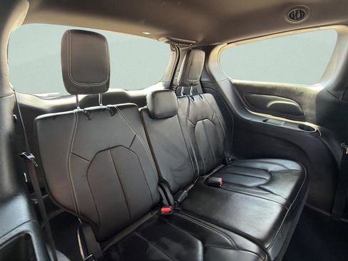 Used 2026 Chrysler Pacifica Select FWD image 13