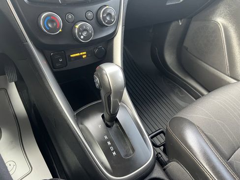 Used 2020 Chevrolet Trax LT w/ LT Convenience Package image 34