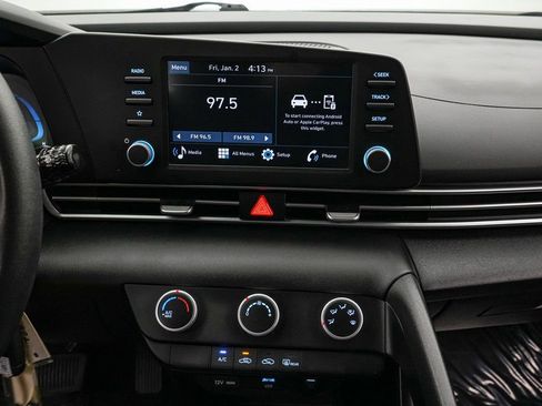 Used 2025 Hyundai Elantra SE image 15