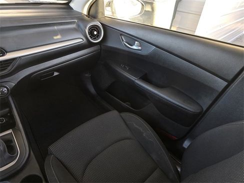 Certified 2020 Kia Forte LXS image 17