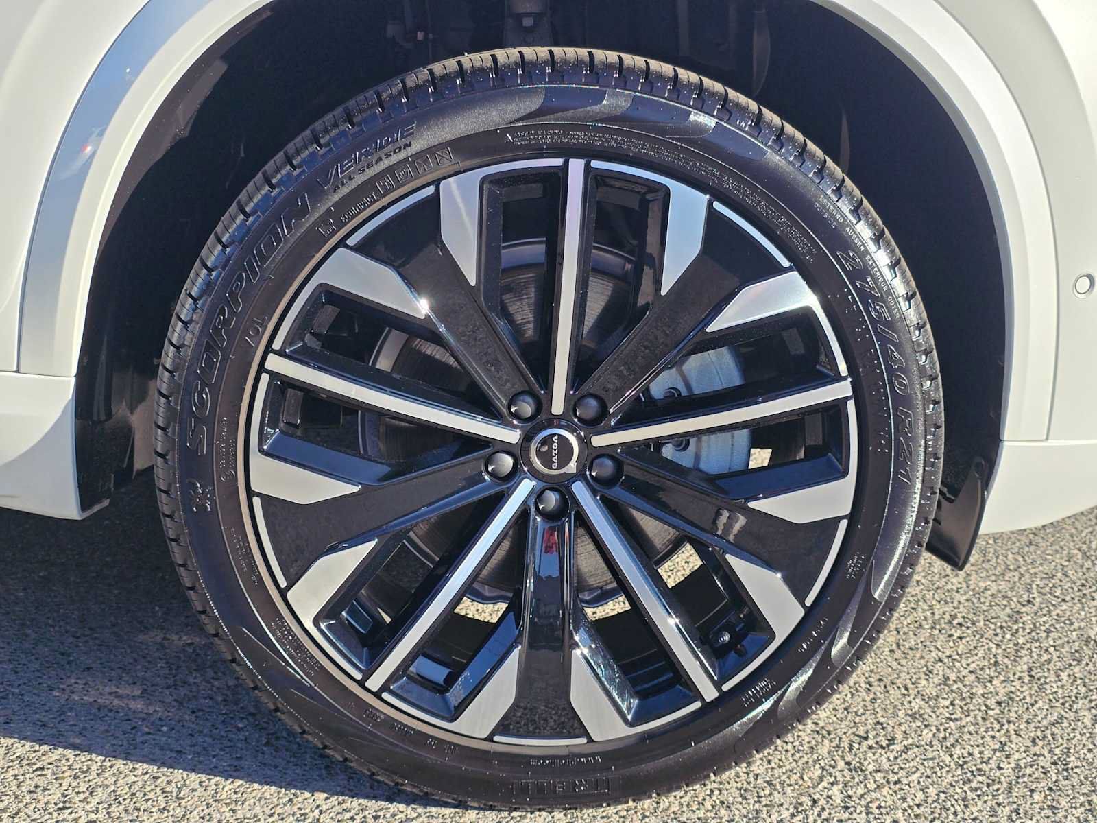 Used 2026 Volvo XC90 B6 Plus w/ Protection Package AWD/4WD image 9