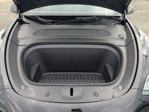 Used 2024 Tesla Model Y Performance image 10