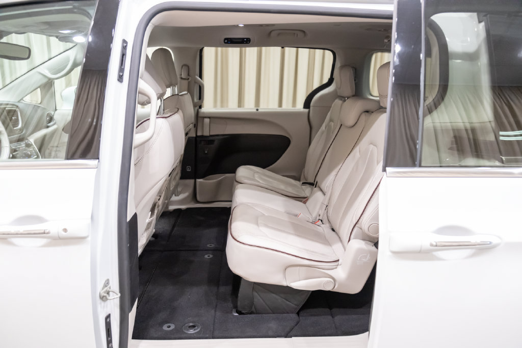 Used 2019 Chrysler Pacifica Limited FWD image 12