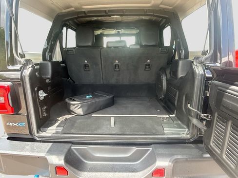 Used 2022 Jeep Wrangler Unlimited Sahara w/ Cold Weather Group AWD/4WD image 29