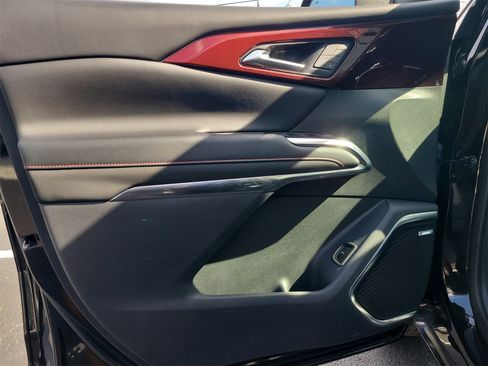 Used 2024 Chevrolet Traverse RS image 17