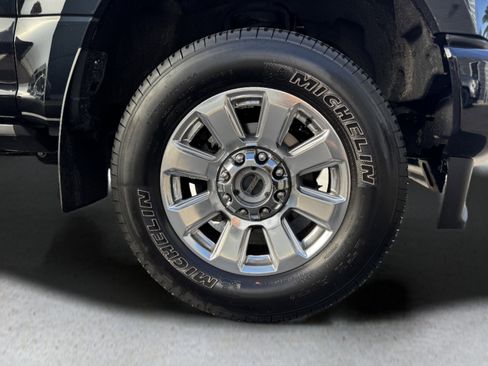 Certified 2021 Ford F250 Platinum w/ FX4 Off-Road Package image 4