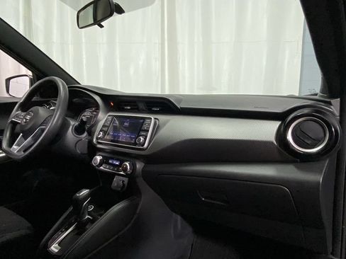 Used 2019 Nissan Kicks FWD image 29