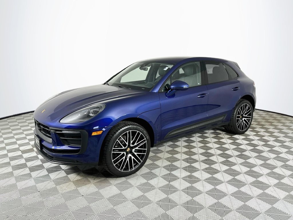 Used 2023 Porsche Macan AWD/4WD image 3