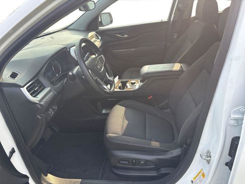 Used 2023 GMC Acadia SLE w/ Driver Convenience Package FWD image 9