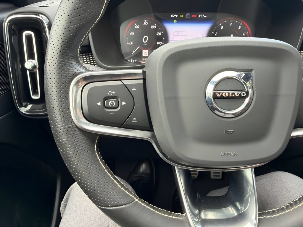 Used 2021 Volvo XC40 T5 R-Design w/ Climate Package AWD/4WD image 14