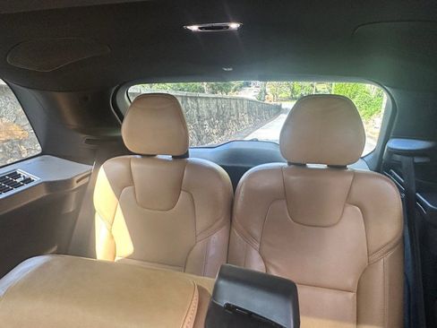 Used 2017 Volvo XC90 T6 Momentum w/ Vision Package image 44