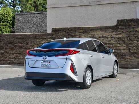 Used 2022 Toyota Prius Prime LE image 6