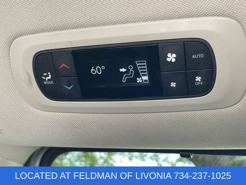 Used 2024 Chrysler Pacifica Touring-L FWD image 20