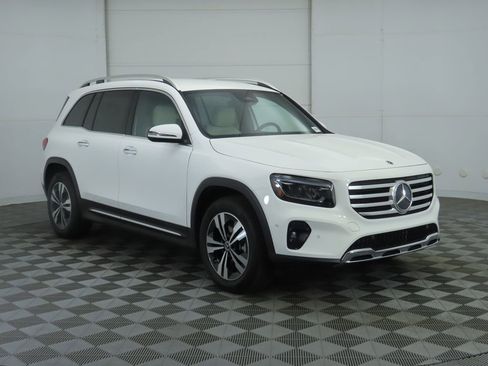 Certified 2025 Mercedes-Benz GLB 250 image 3