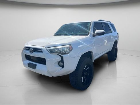 Used 2020 Toyota 4Runner SR5 AWD/4WD image 13