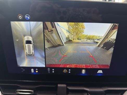 New 2026 Chevrolet Equinox LT w/ Convenience Package II image 21