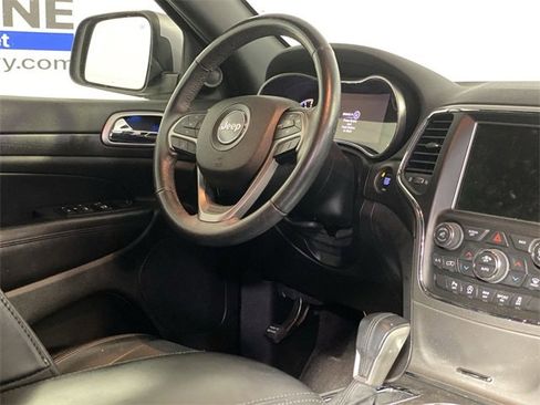 Used 2017 Jeep Grand Cherokee Altitude image 10