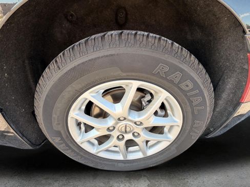 Used 2023 Chrysler Pacifica Touring-L FWD image 37