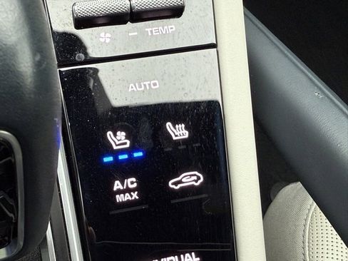 Used 2019 Porsche Cayenne S image 36