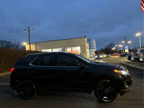Used 2020 Chevrolet Equinox LT w/ Midnight Edition image 3