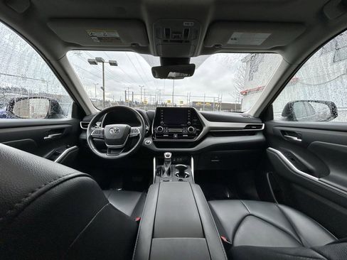 Certified 2022 Toyota Highlander XLE image 19