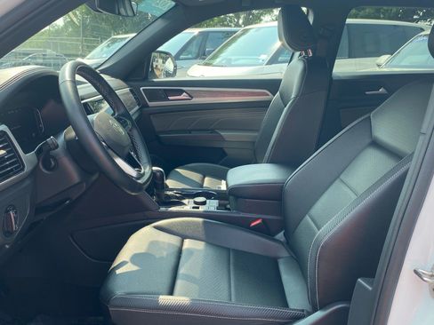 Certified 2023 Volkswagen Atlas Cross Sport SE w/ Panoramic Sunroof Package AWD/4WD image 11