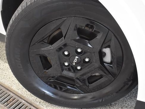 Used 2026 Kia Carnival FWD image 30