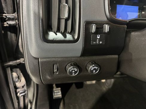 Used 2018 Chevrolet Colorado Z71 AWD/4WD image 35