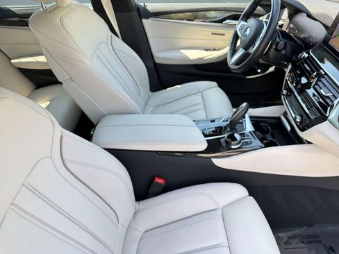 Certified 2023 BMW M550i xDrive w/ Executive Package image 30