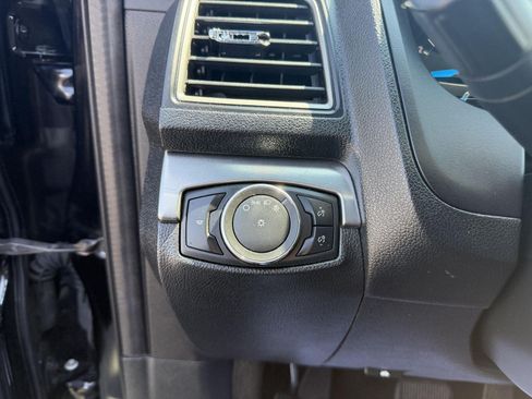 Used 2018 Ford Explorer XLT AWD/4WD image 22
