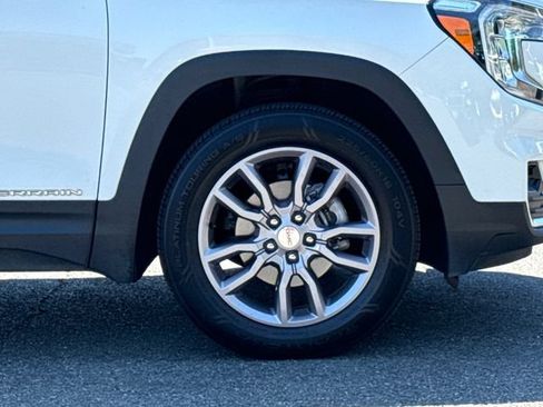Used 2024 GMC Terrain SLT AWD/4WD image 7