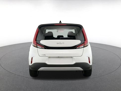 Used 2025 Kia Soul LX w/ LX Technology Package FWD image 8