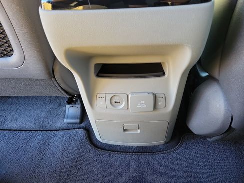 Used 2015 Kia Sedona SX image 18