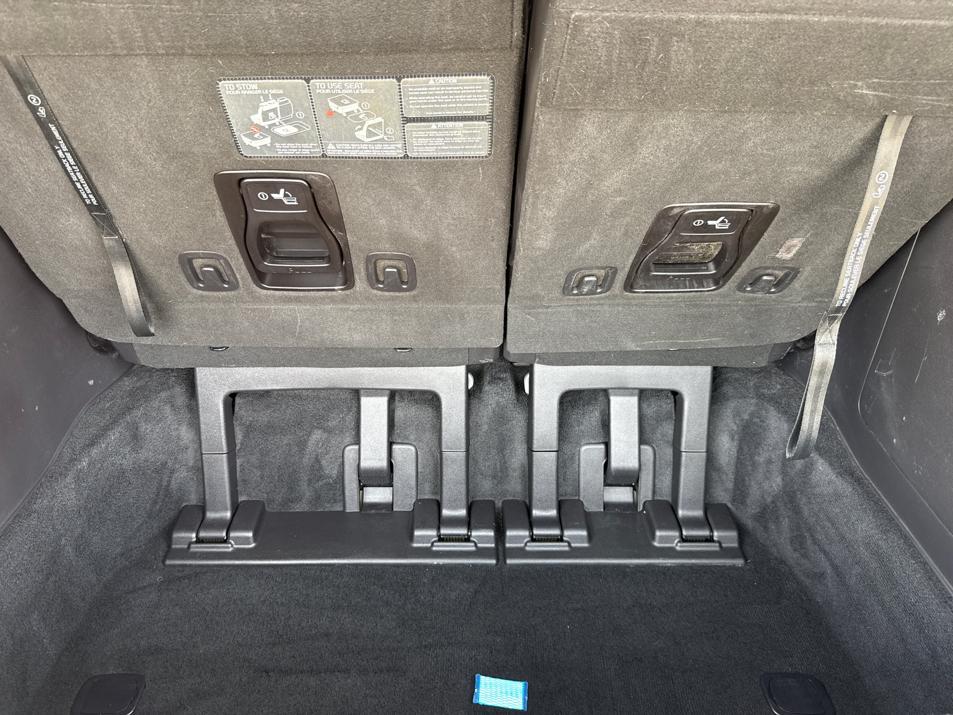 Used 2023 Kia Carnival EX FWD image 11