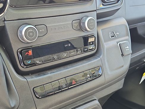 Used 2025 RAM ProMaster 2500 image 21