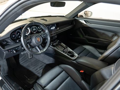 Certified 2024 Porsche 911 Carrera RWD image 4